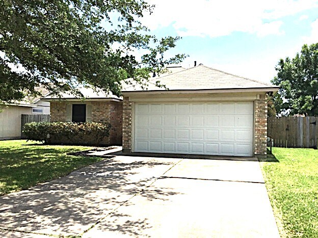 Primary Photo - 102 Quail Cir
