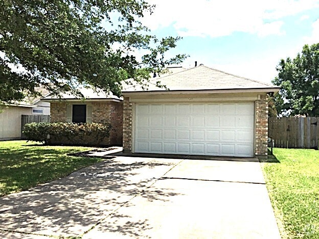 Building Photo - 102 Quail Cir