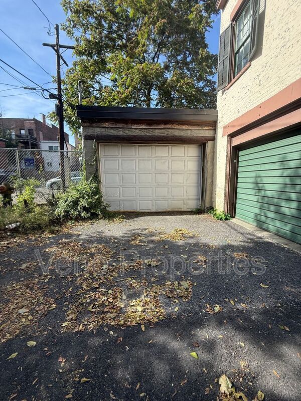 Building Photo - 402 Hamilton St
