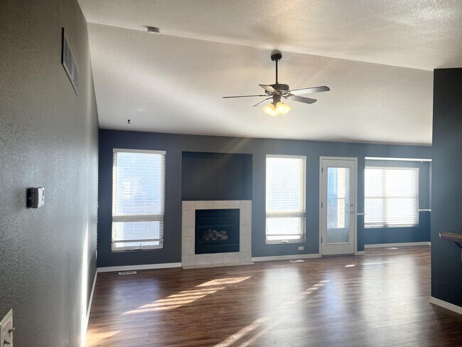 Building Photo - 628 Sumac St
