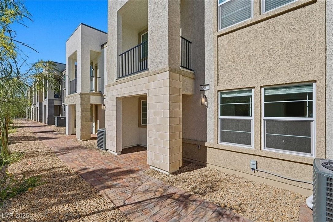 Foto principal - 8667 Luxuriant Ave