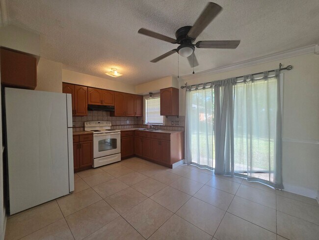 Foto del edificio - 3 bedroom 2 Bath Single Family Home