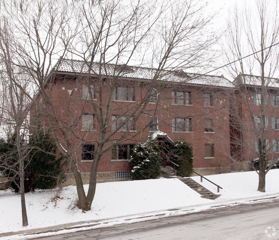 Building Photo - 720 Shady Dr E