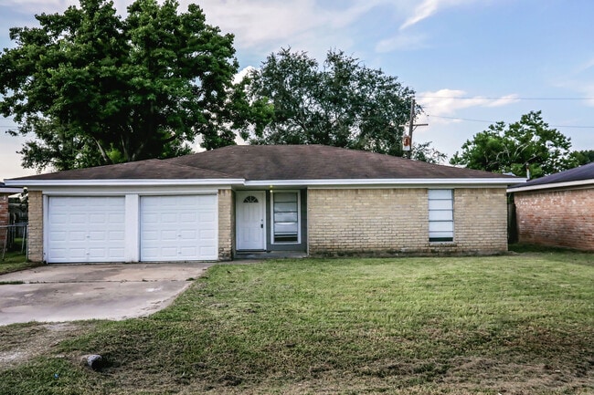 Building Photo - 7 Parkland Cir