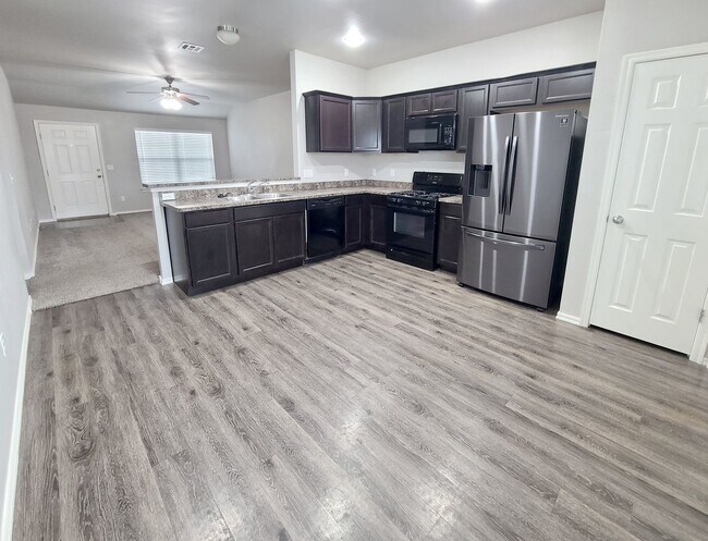 Building Photo - 3 Bed / 2 Bath in Moore