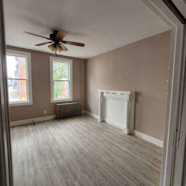 Building Photo - Renovated Four Bedroom on South Pine St!