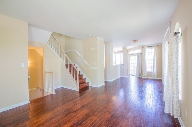 Building Photo - Lovely 3 BR/2 Full BA & 3.5 Half BA EOG To...