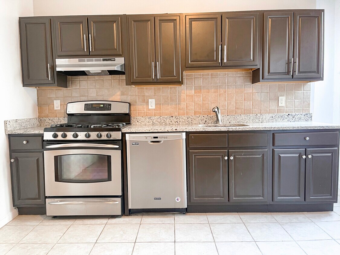 Primary Photo - 344 Bramhall Ave
