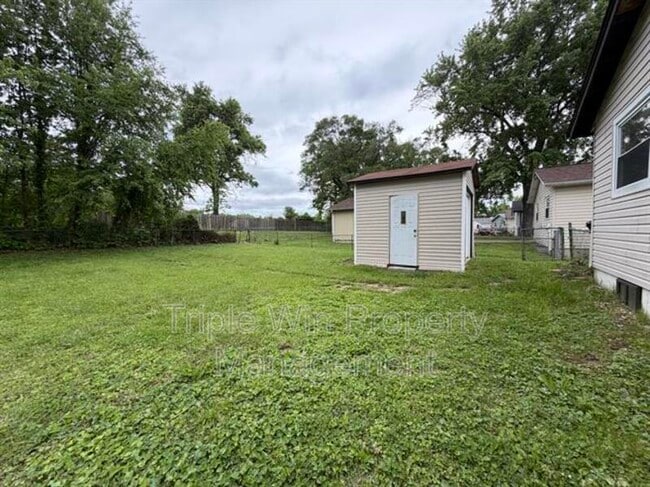 Building Photo - 3015 Matlock Dr