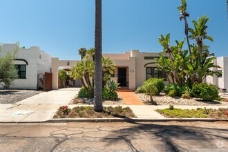 Building Photo - 4544-4546 Kensington Dr