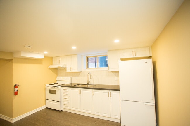 Building Photo - 23 Flintridge Rd