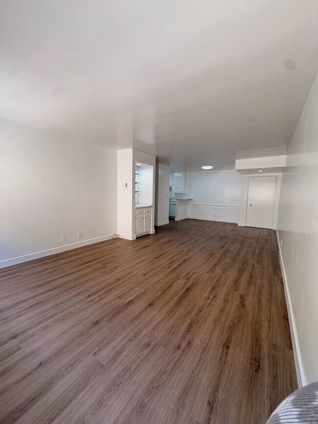Building Photo - 1825 N Gramercy Pl