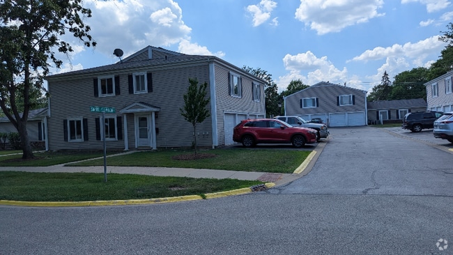 Building Photo - 550 E Willow Rd