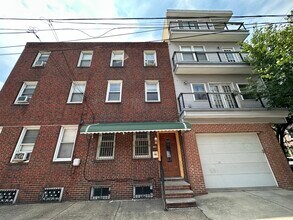 Building Photo - 1602 S Front St