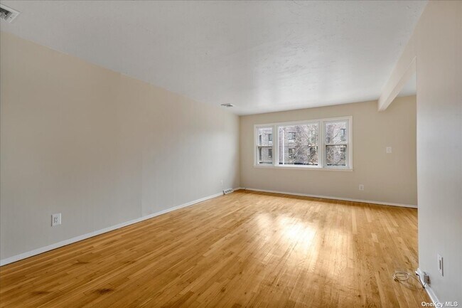 Foto del edificio - 214-15 15th Ave