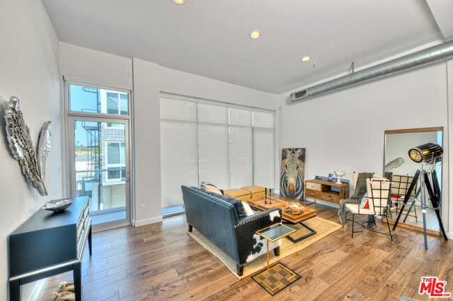 Foto del edificio - 4151 Redwood Ave