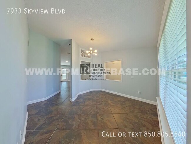Foto del edificio - 7933 Skyview Blvd