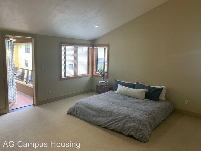 Foto del edificio - 2844-2854 Lord Byron Pl