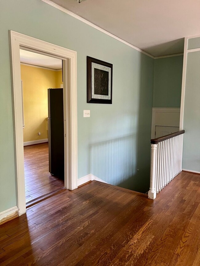 Building Photo - 2 Bedroom in Downtown Hendersonville!