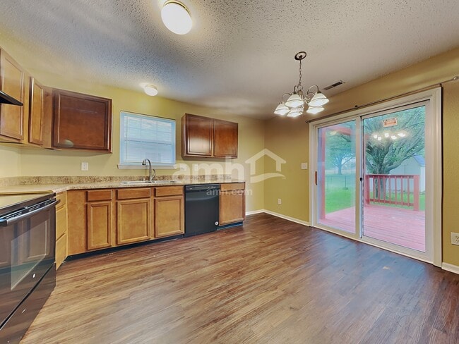 Foto del edificio - 8142 Whitaker Valley Blvd