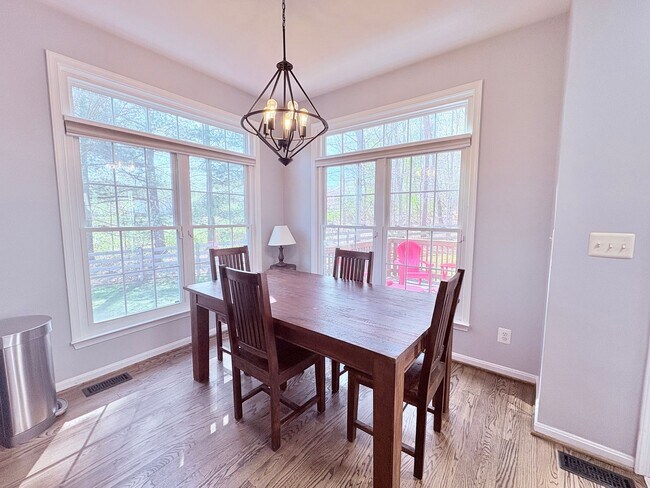 Foto del edificio - FREDERICKSBURG - MINUTES TO VRE - EASY COMMUTE TO QUANTICO!