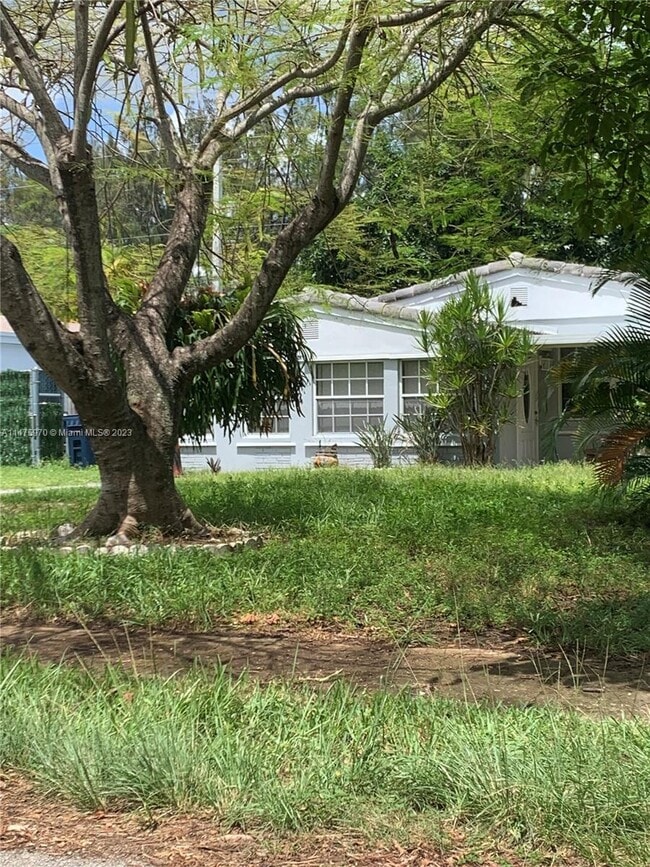 Foto del edificio - 1335 NE 182nd St
