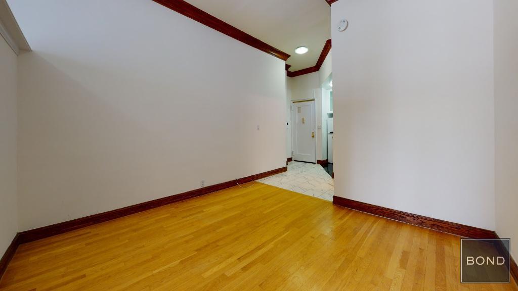Foto principal - 148 W 68th St
