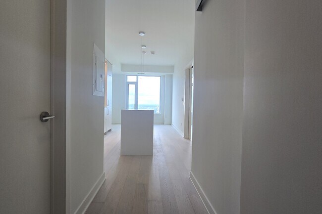 Building Photo - 11 Yorkville Ave