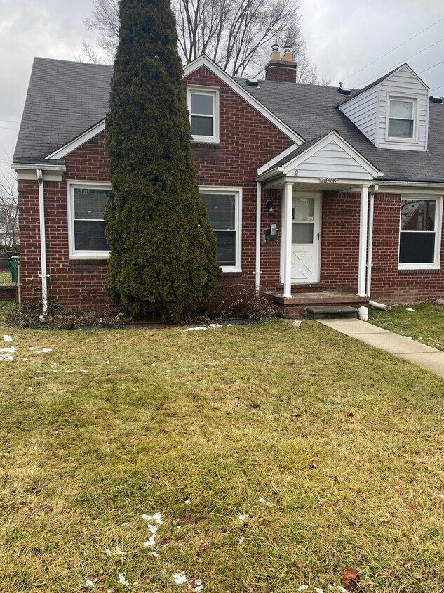Primary Photo - 23708 Brittany Ave