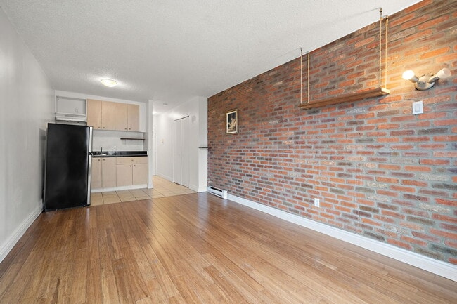 Building Photo - 1375 Rue La Fontaine