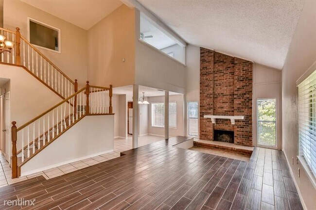 Foto del edificio - 4 br, 2.5 bath House - 3305 Castle Drive UNIT