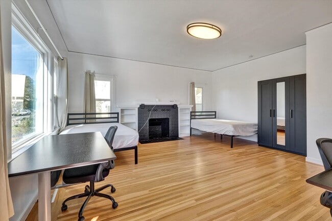 Foto del edificio - Furnished 3-Bedroom Apartment for 5 – Shared Living College Ave!