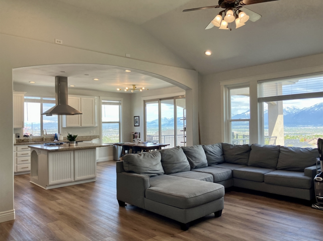 Vaulted ceilings, open concept living area, and a STUNNING view!! - 14487 S Cuchara Way