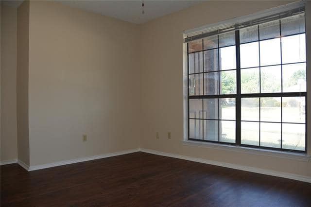 Building Photo - 216 E Denton Dr