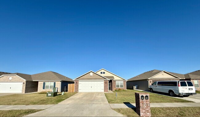 Building Photo - 530 Woodcreek Lp