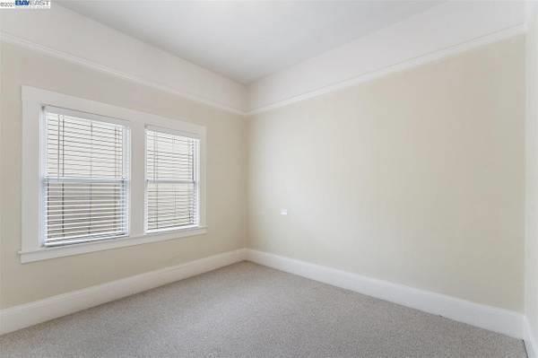 Foto del edificio - 5484 Vicente Way