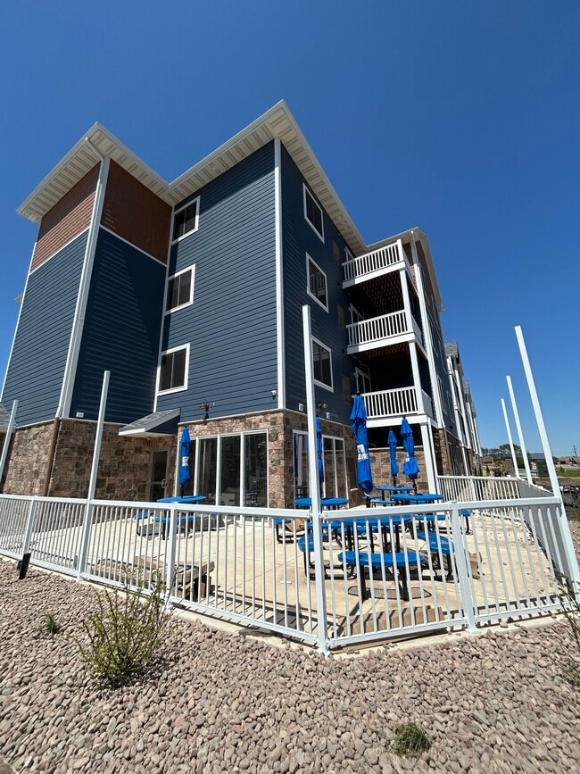 Building Photo - Falcon Ridge Apartments