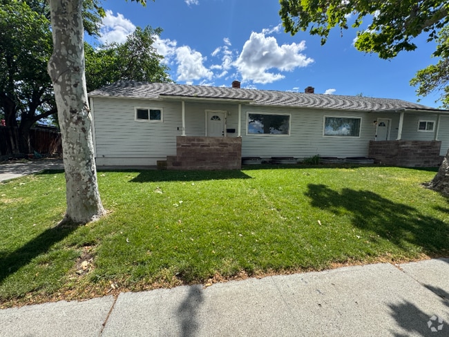 Building Photo - 430 Douglass Ave