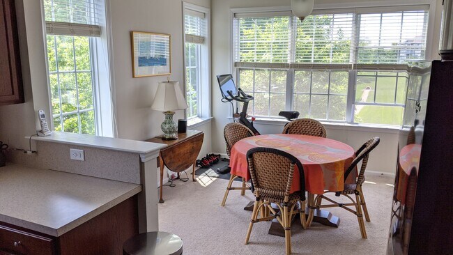 Foto del edificio - 627 Timberlake Dr