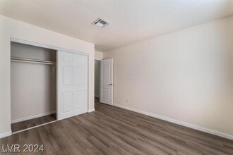 Building Photo - 7200 W Pirates Cove Rd