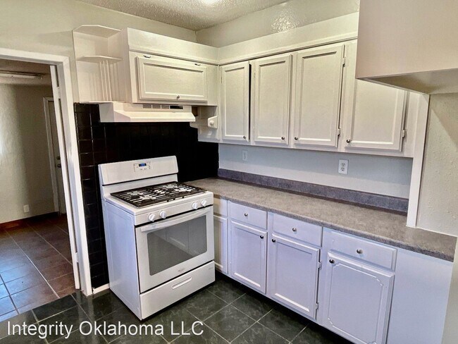 Building Photo - 3 br, 1 bath House - 3021 NW 13th Street