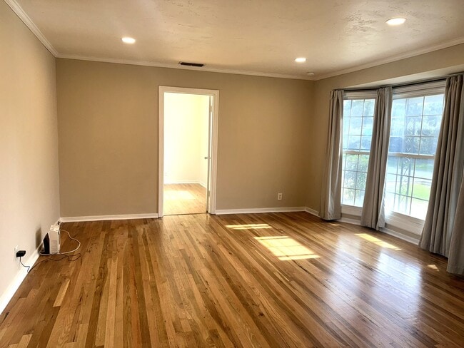 Foto del edificio - 221 E Griffith Way