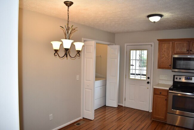 Building Photo - 3 Bed/2 Bath Home in East Nashville, Pet F...