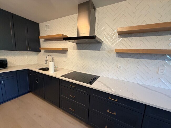 Foto del edificio - Newly Remodeled 1 bedroom / 1.5 bath Condo at Place One