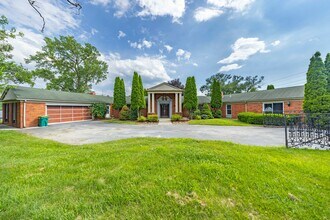 Building Photo - 42195 Kouza Ct