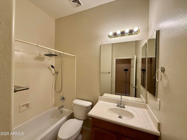 Foto del edificio - 4601 W Moss Springs Rd