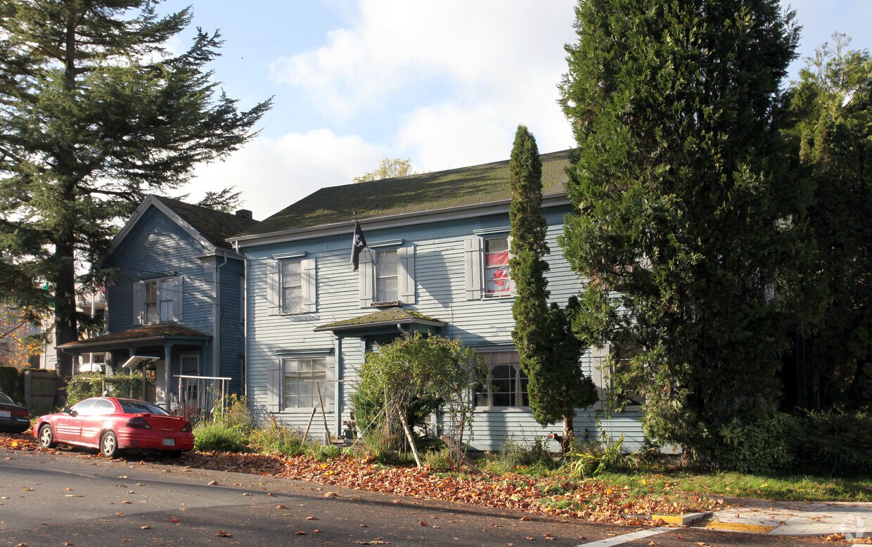 Building Photo - 1055-1059 Adams St SE