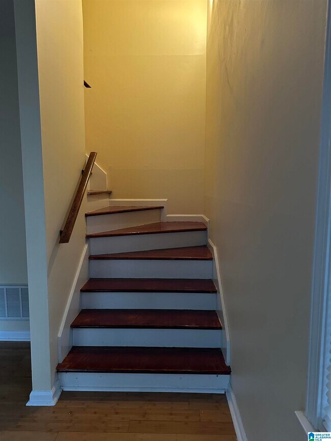 Foto del edificio - 3208 Westbrook Dr