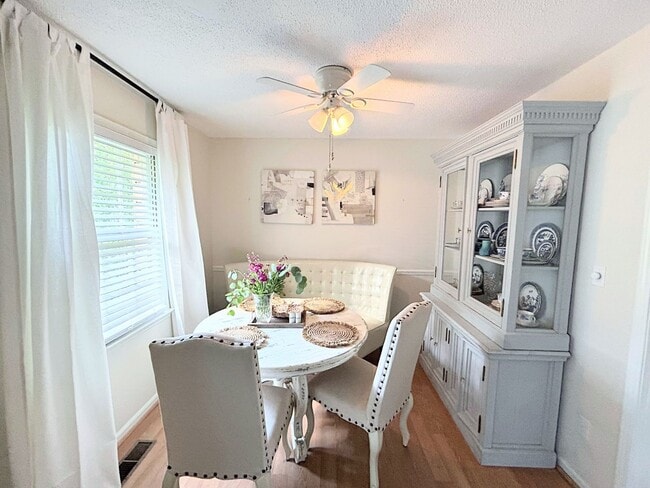 Foto del edificio - 3909 Rock Ridge Rd