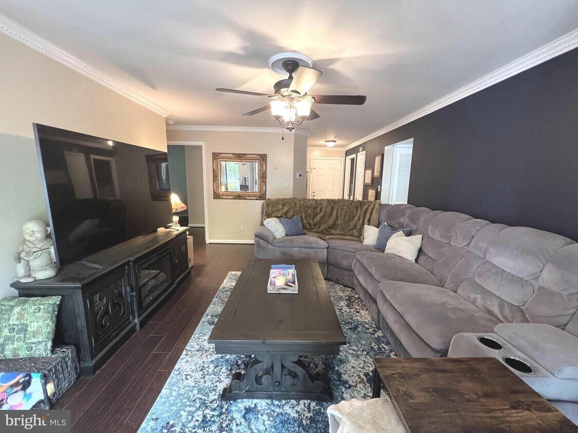 4407 Silverbrook Ln Unit C201, Owings Mills, MD 21117 Room for Rent